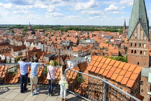 Blick vom Wasserturm auf die Altstadt, Lüneburg © Hans-Jürgen Wege Blick vom Wasserturm auf die Altstadt, Lüneburg © Hans-Jürgen Wege